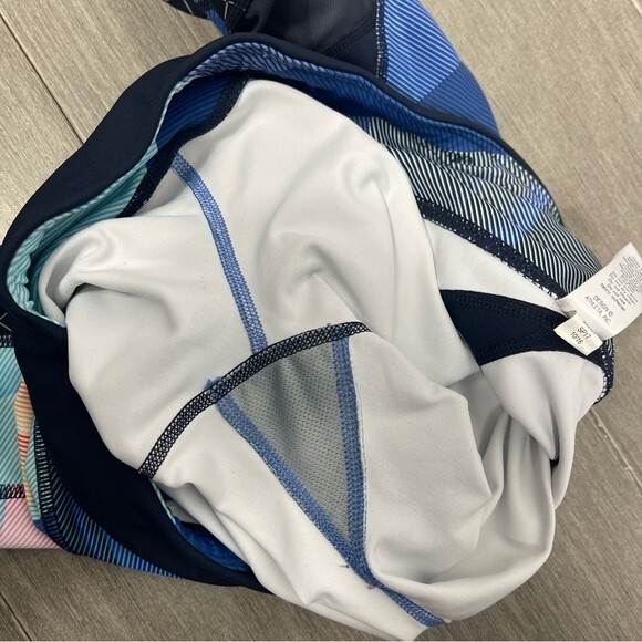 Athleta Electric Geo Sonar Capri Leggings Yoga Gym Back Zip Pocket Mesh Panel XS - Picture 14 of 16